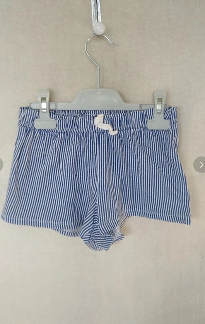 short bleu rayé blanc kiabi 10 ans