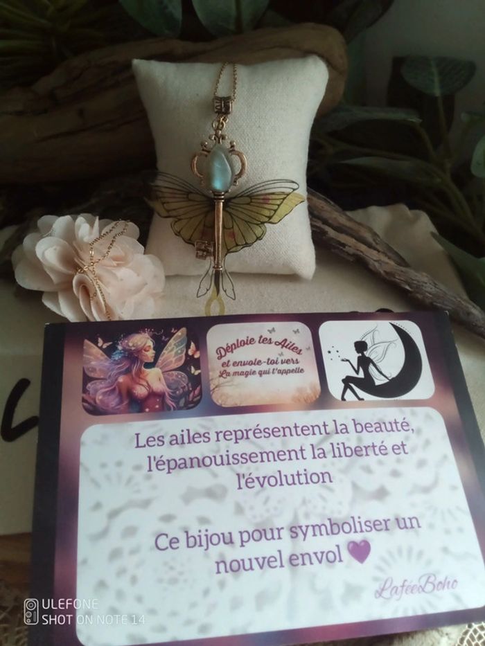 Collier sautoir clé ailes de papillon avec pierre naturelle de Labradorite + carte - photo numéro 5