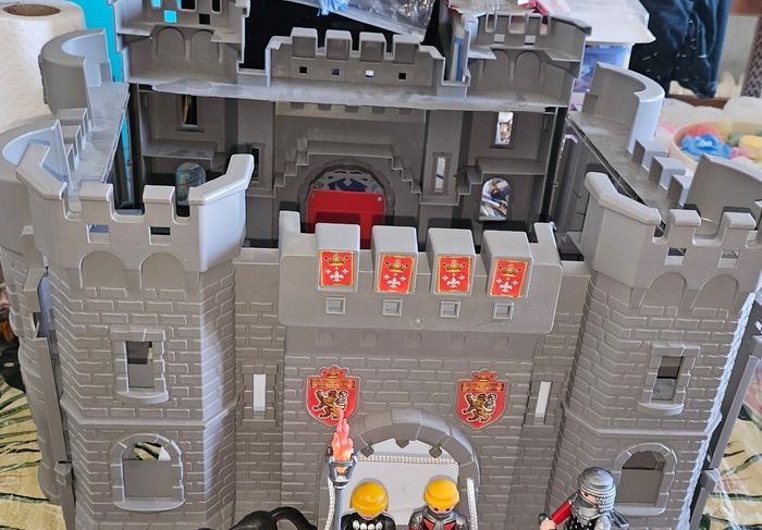Châteaux avec des chevaliers playmobil - photo numéro 2