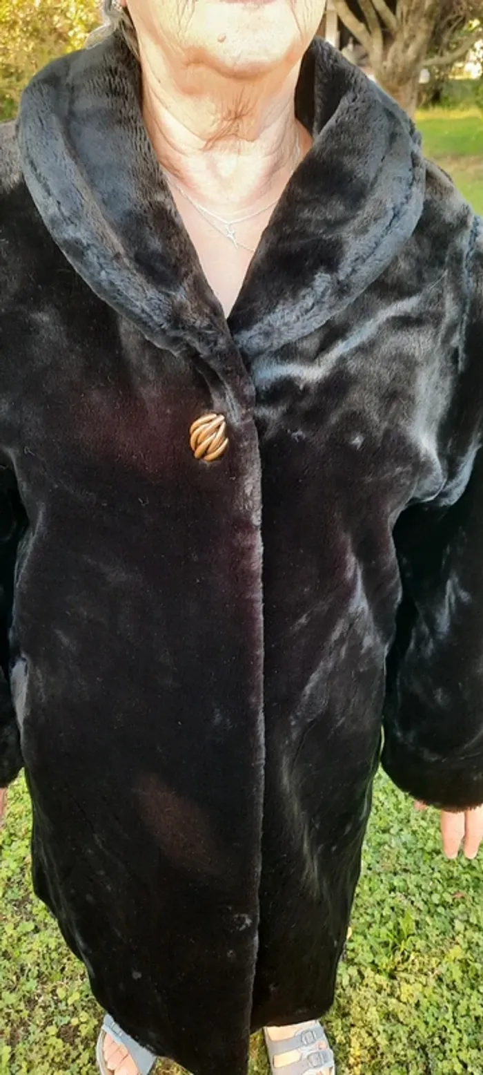 Veste en fausse fourrure noire – Taille 40 - photo numéro 8