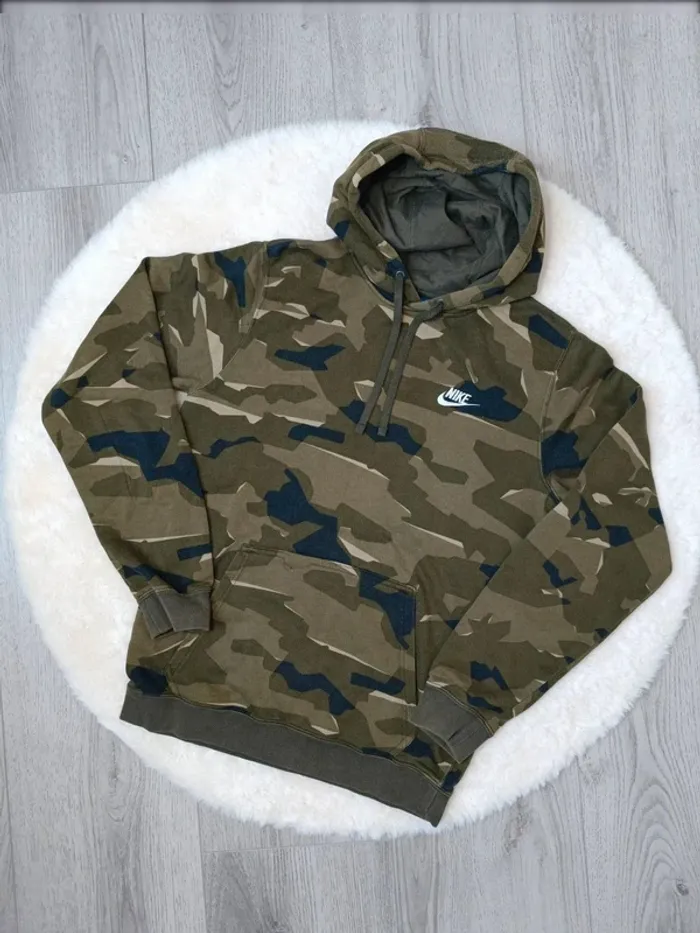 Hoodie camouflage Nike – Taille S – petits défauts 🧵🟢 - photo numéro 2
