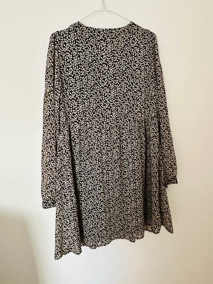 Robe fluide imprimé fleurs col V manches longues - photo numéro 4