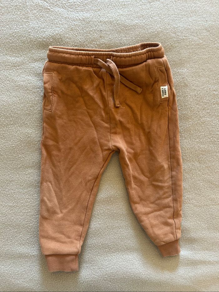 Lot de 3 joggings survêtement taille 18 mois - photo numéro 2