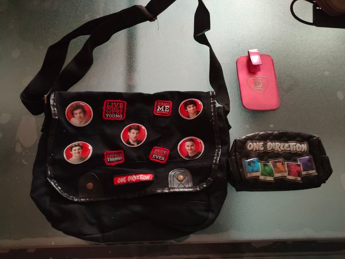 Lot sac trousse protège portable One direction - photo numéro 2