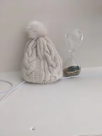 Bonnet avec pompon blanc