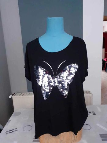 T-shirt noir avec strass taille 44/46