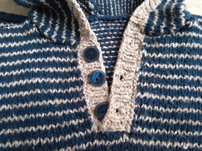 Pull tricoté capuche 12 mois - photo numéro 2