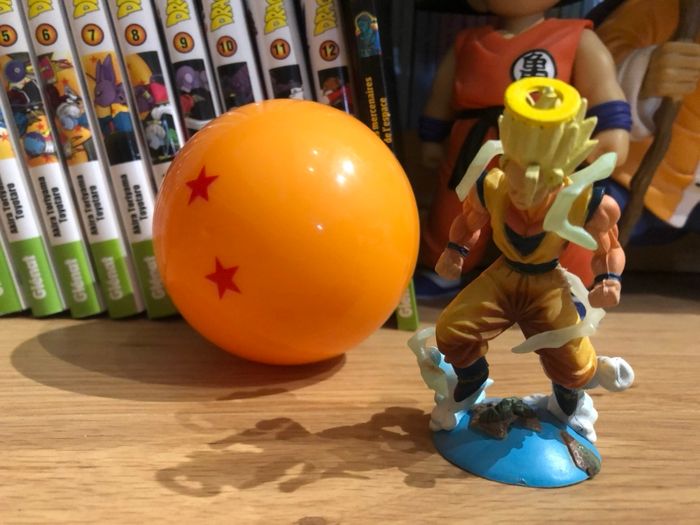 Figurine dragon ball gashapon capsule megahouse Goku ssj2