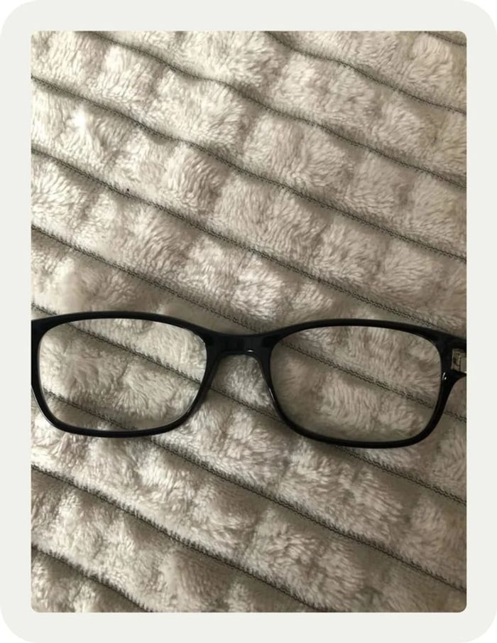 Lunettes noires - photo numéro 5