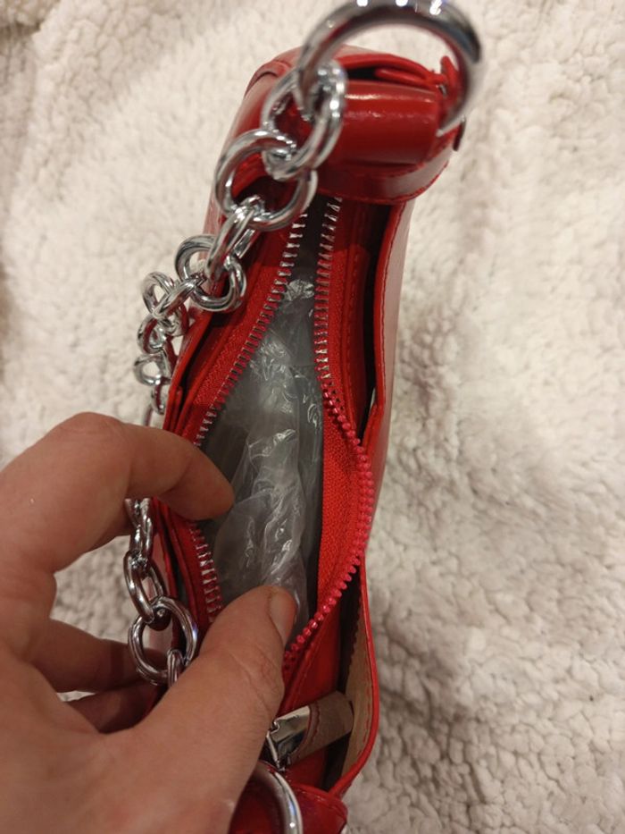 🔝 Petit sac a main rouge vernis Shein CGER. avec chaîne argentée - photo numéro 7
