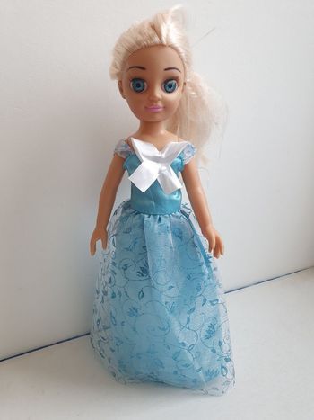 Poupée style reine des neiges