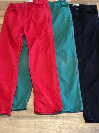 Je vend un lot de 3 jeans garçon enfant réglable à la taille taille 7 ans 122cm bon état