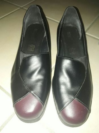 Chaussures à talons compensé. Taille 40. Très bon état.