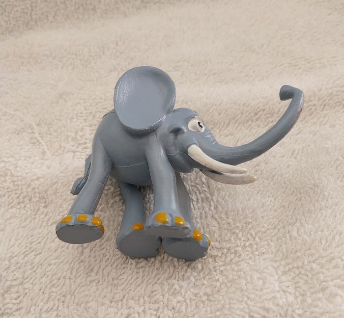 miniature figurine animaux éléphant gris plastique - photo numéro 4