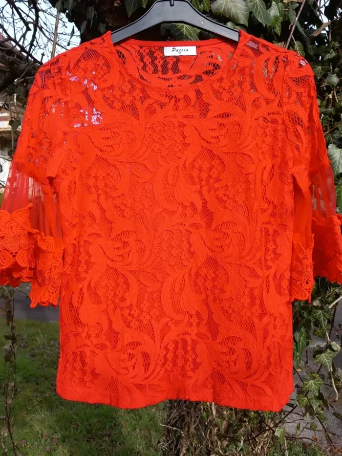 Chemisier voile et dentelle taille 38 rouge, très tendance avec les beaux jours - photo numéro 3