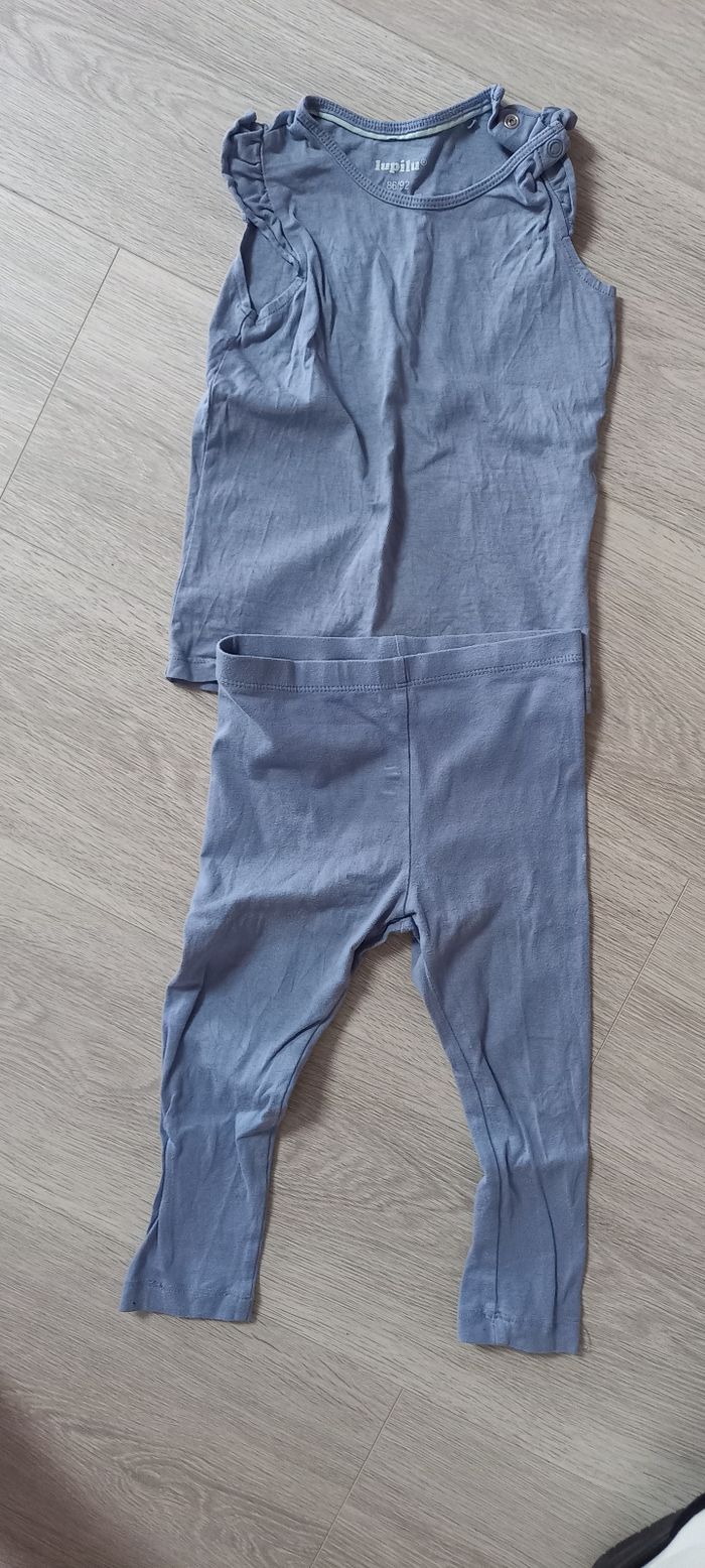 Ensemble tee shirt pantalon