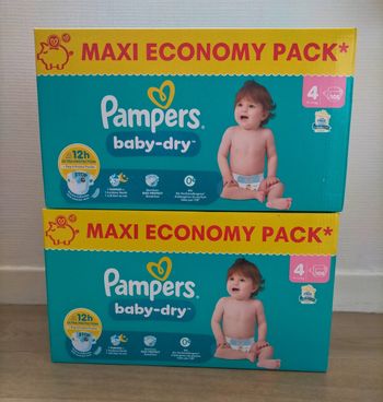 Lot couches Pampers baby dry taille 4
