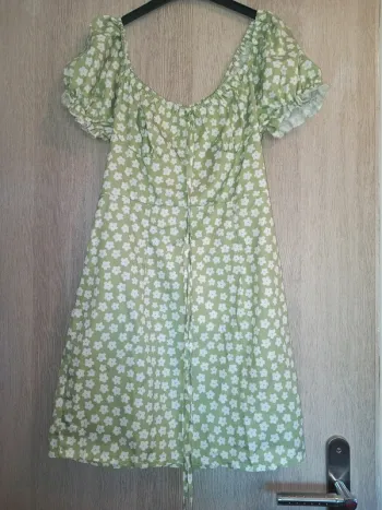 Jolie robe légère et fleurie 38