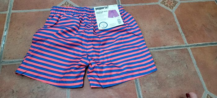 Short de bain neuf avec étiquette 6/8 ans - photo numéro 2
