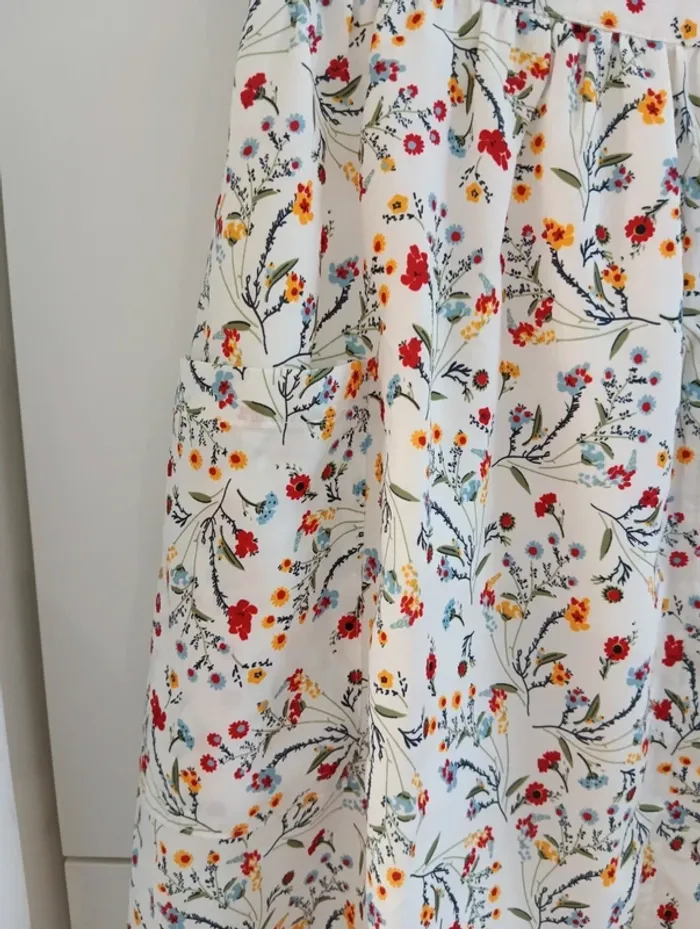 Jupe courte boutonnée blanches fleurs multicolores taille L - photo numéro 3