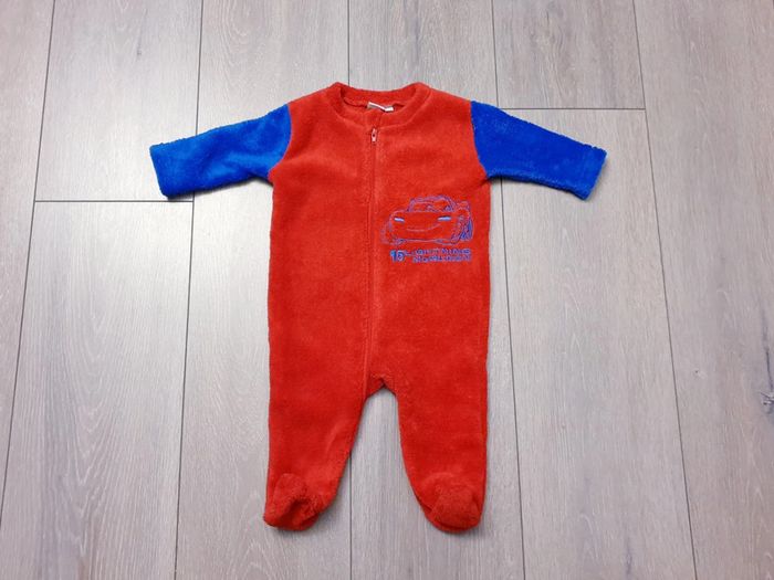 Pyjama rouge cars. Garçon 6 mois. Marque Disney