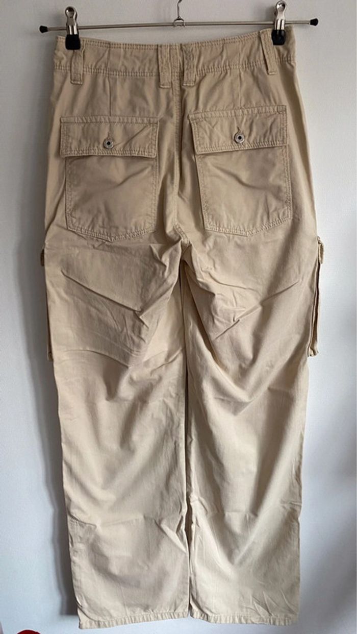 Pantalon Cargo beige à poches Bershka taille 36 - photo numéro 2