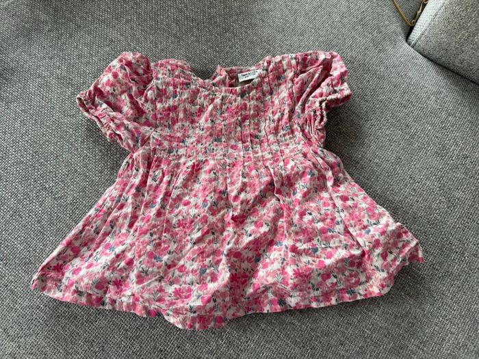 T-shirt fleuri tape à l’œil neuf