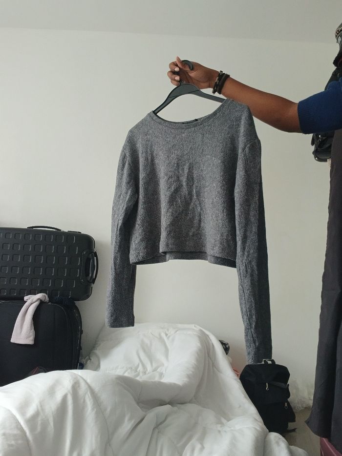 Lot Zara: 2 pulls gris et marron(en coton et polyester)+ un leggin similicuir - photo numéro 4