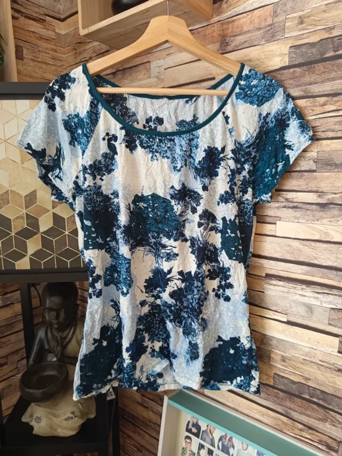 Tshirt bleu et blanc