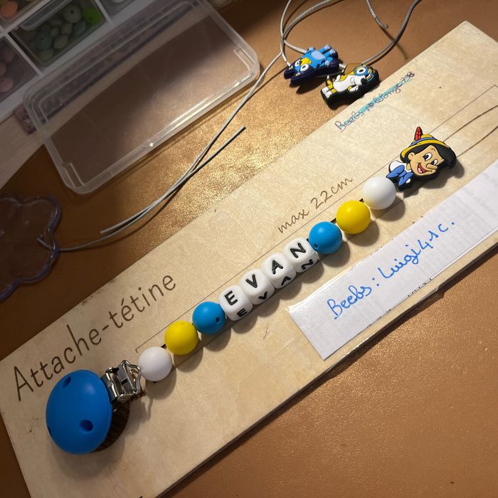 Attache tétine