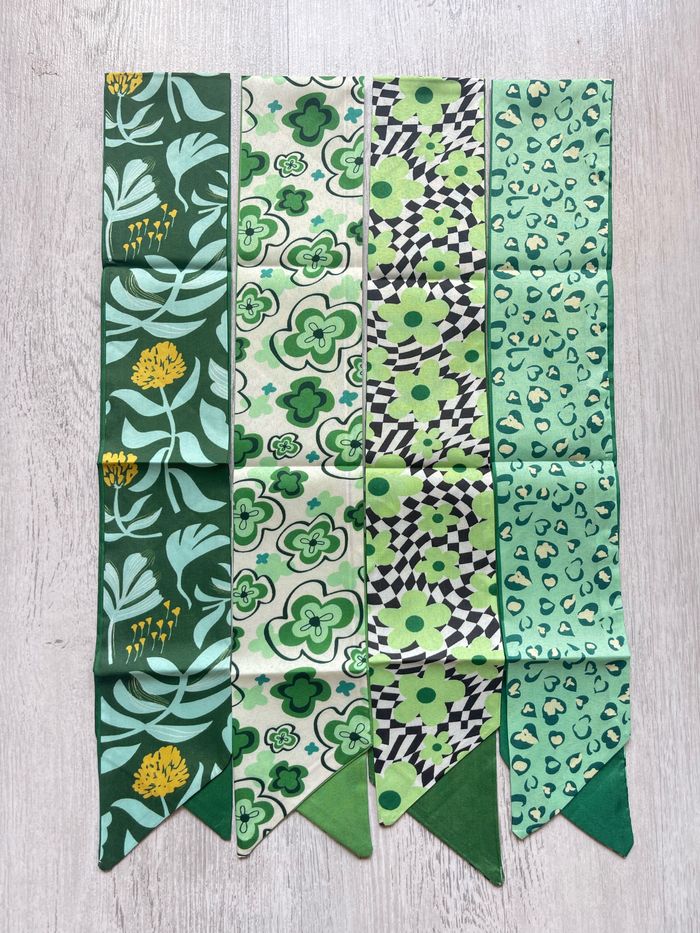 Lot de 4 bandeaux, foulards vintage
