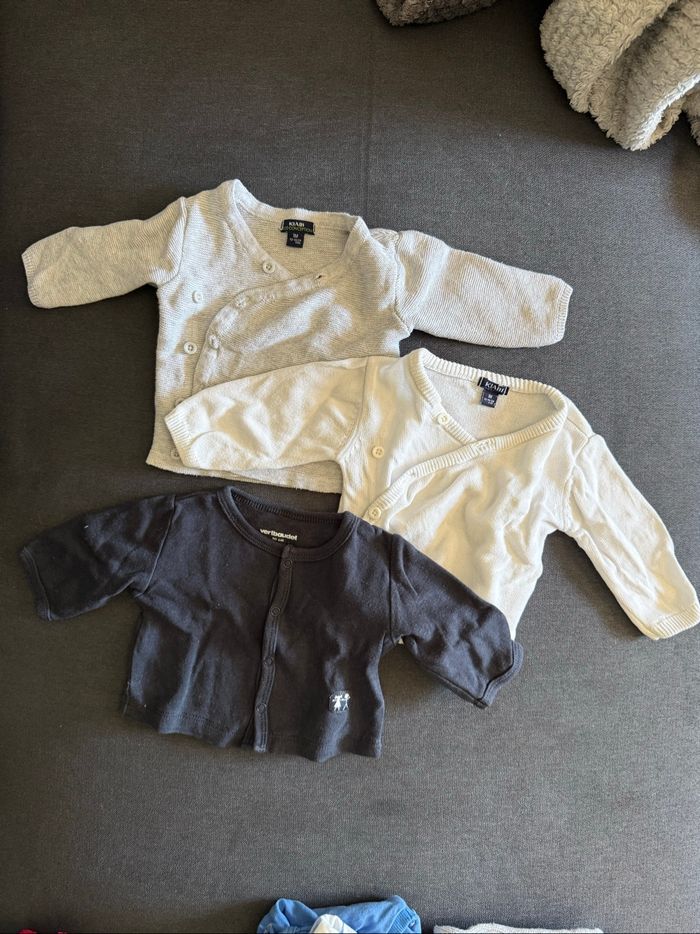 Lot gilets 1 mois