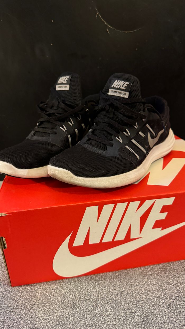 Chaussures Nike Lunarstelos Noir 41 (boite non original)