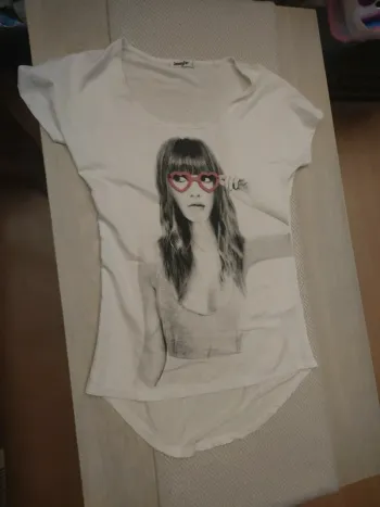 Tee shirt fluide leger lunettes coeur Jennyfer 14 ans