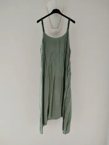 Robe d'été mi-longue à bretelles vert kaki