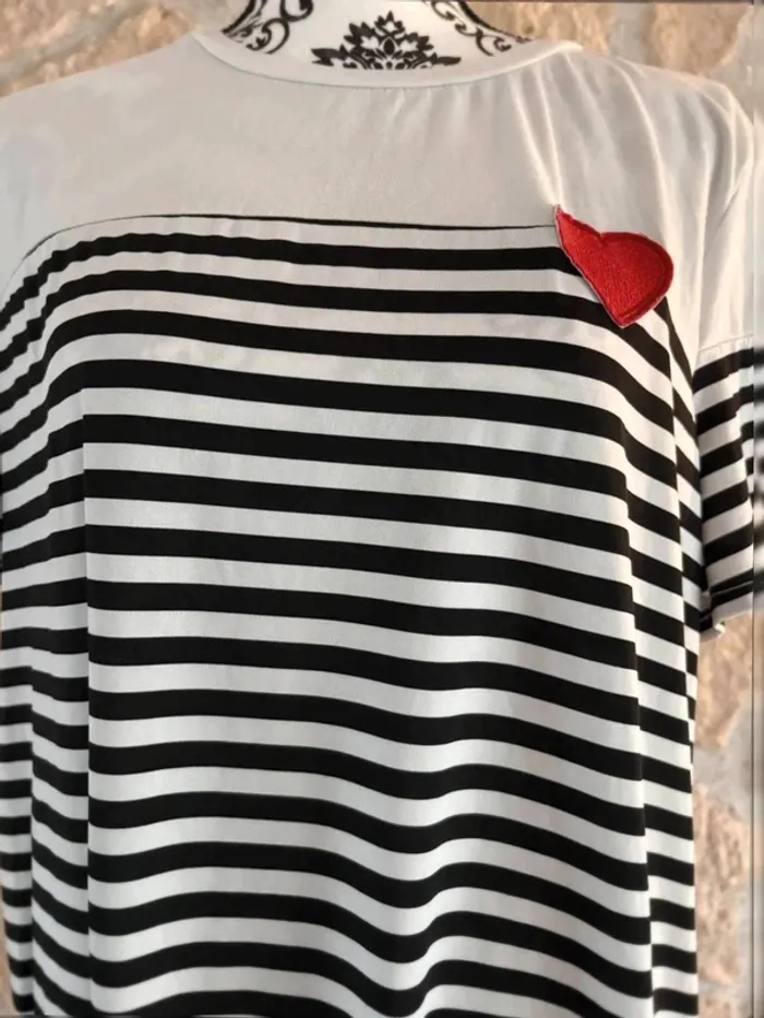 Robe marinière SHEIN Curve 1XL à rayures noires et blanches avec cœur rouge - photo numéro 4