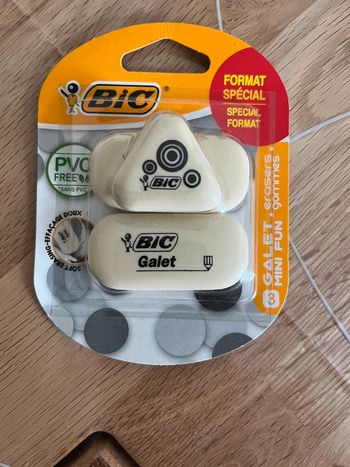 Lot 3 gommes BIC