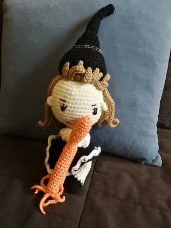 Poupée doudou sorcière jouet halloween
