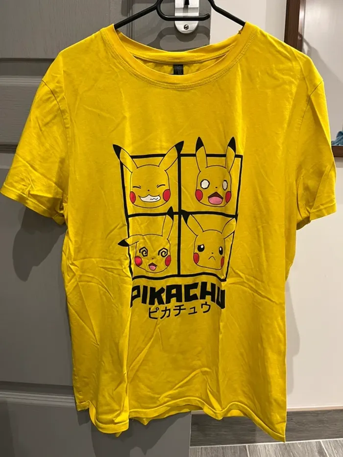 T shirt pikachu