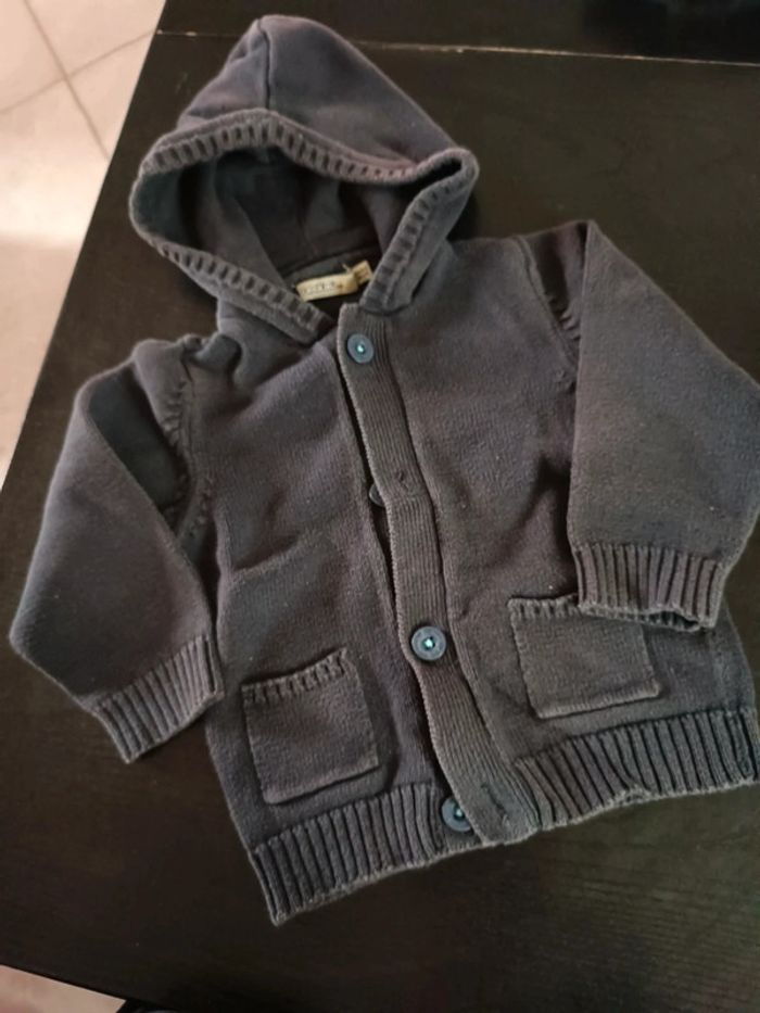 Gilet tape à l'oeil 23 mois