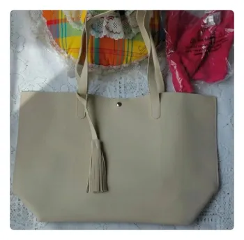 Sac cabas beige- élégant, grand format pratique, neuf avec foulard