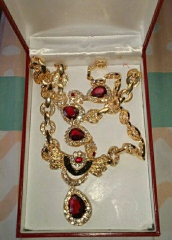 Ensembles  collier,boucles d'oreilles,bracelet.