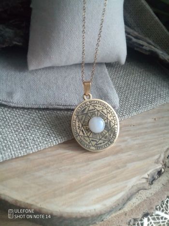 Collier protection pendentif archanges et pierre de lune