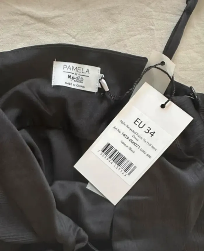 Robe noire - photo numéro 4