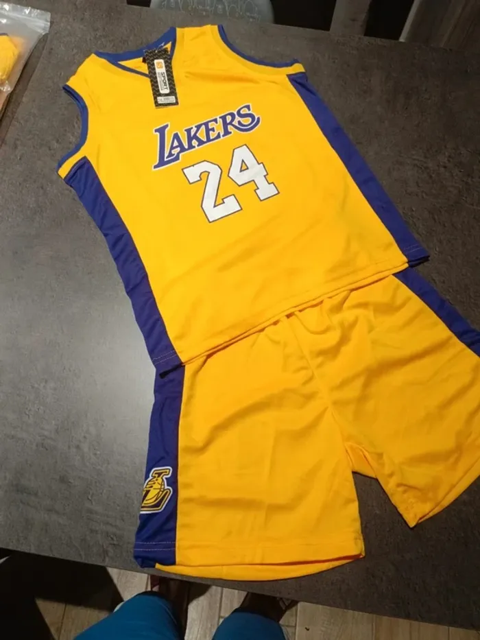 Tenue NBA Los Angeles Lakers Kobe Bryant jaune. T.26