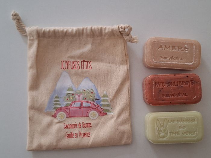 Pochette cadeau en tissu pour Noël avec 3 savons
