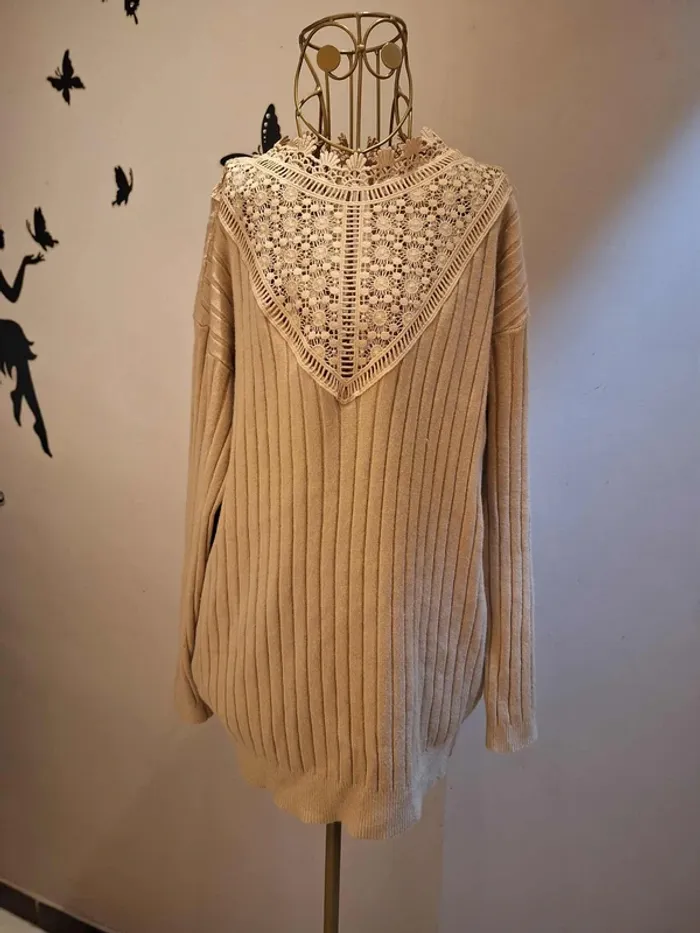Pull beige & dentelle