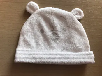 Bonnet winnie l’ourson disney neuf 6 mois