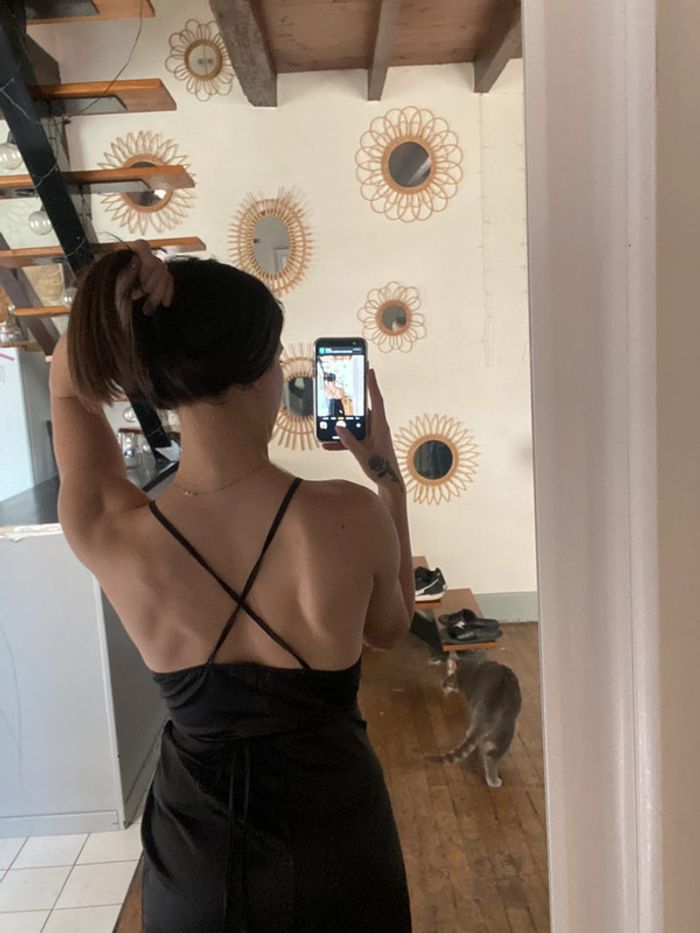 Robe satinée noire - photo numéro 4