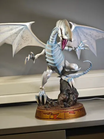Figurine Yu-Gi-Oh : Blue Eyes White Dragon White Edition F4F 30cm / 55cm